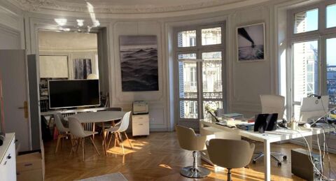 Bureaux de 80 m&sup2; en sous-location 6 mois avec balcon et ascenseur, disponibles d&egrave;s le 12/12/2025 4900 75008 Paris