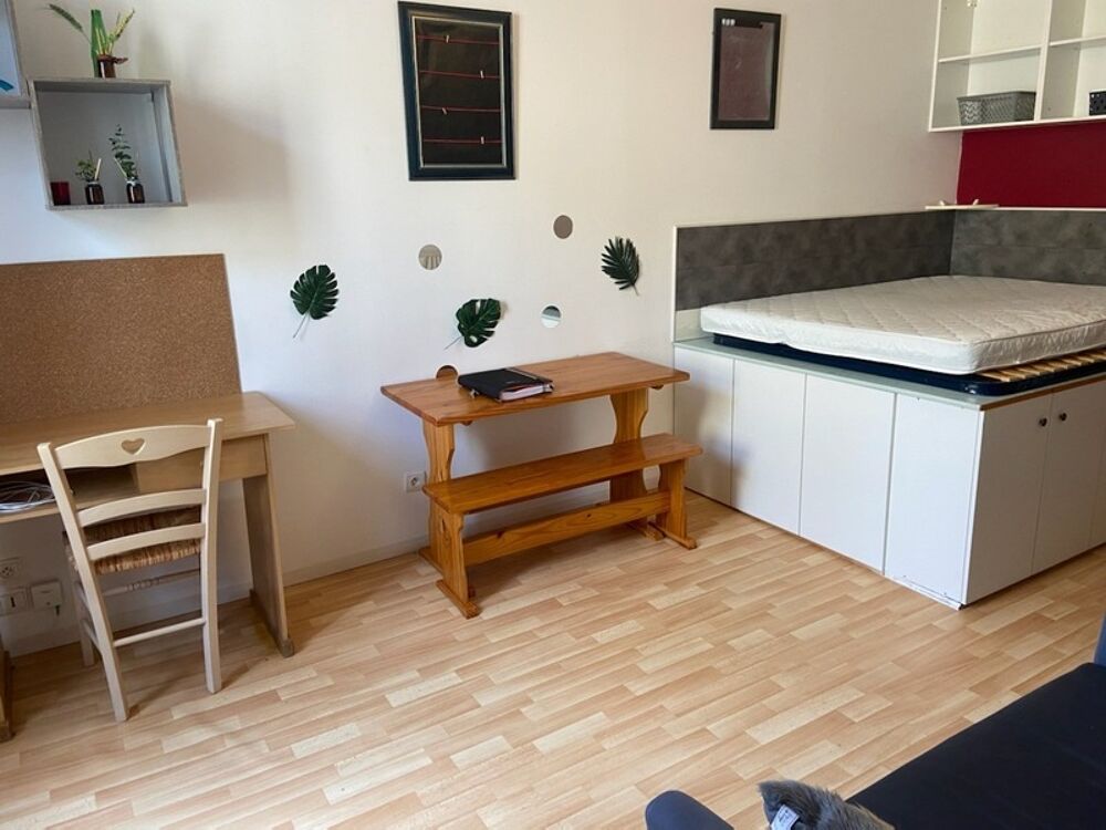 FONTENAY LE COMTE HYPER CENTRE AGREABLE STUDIO ENTIEREMENT MEUBLE 20M² DANS IMMEUBLE BIEN ENTRETENU