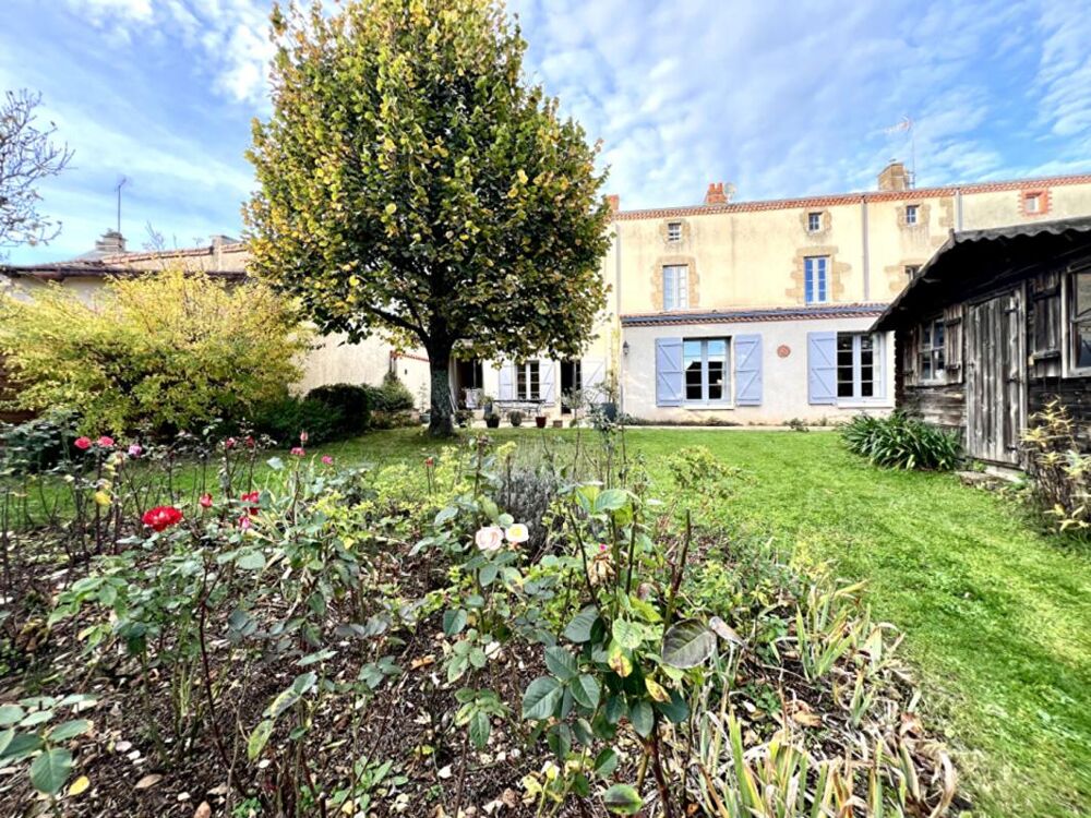 Maison Montfaucon Montigne 7 pièce(s) 206 m2