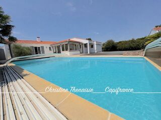 Vente Maison Maison à vendre 5 pièces - Plain-Pied - 3 chambres - 2 salles d'eau - 3 wc - Piscine couverte - 2 garages SAINT HILAIRE DE RIEZ Saint hilaire de riez