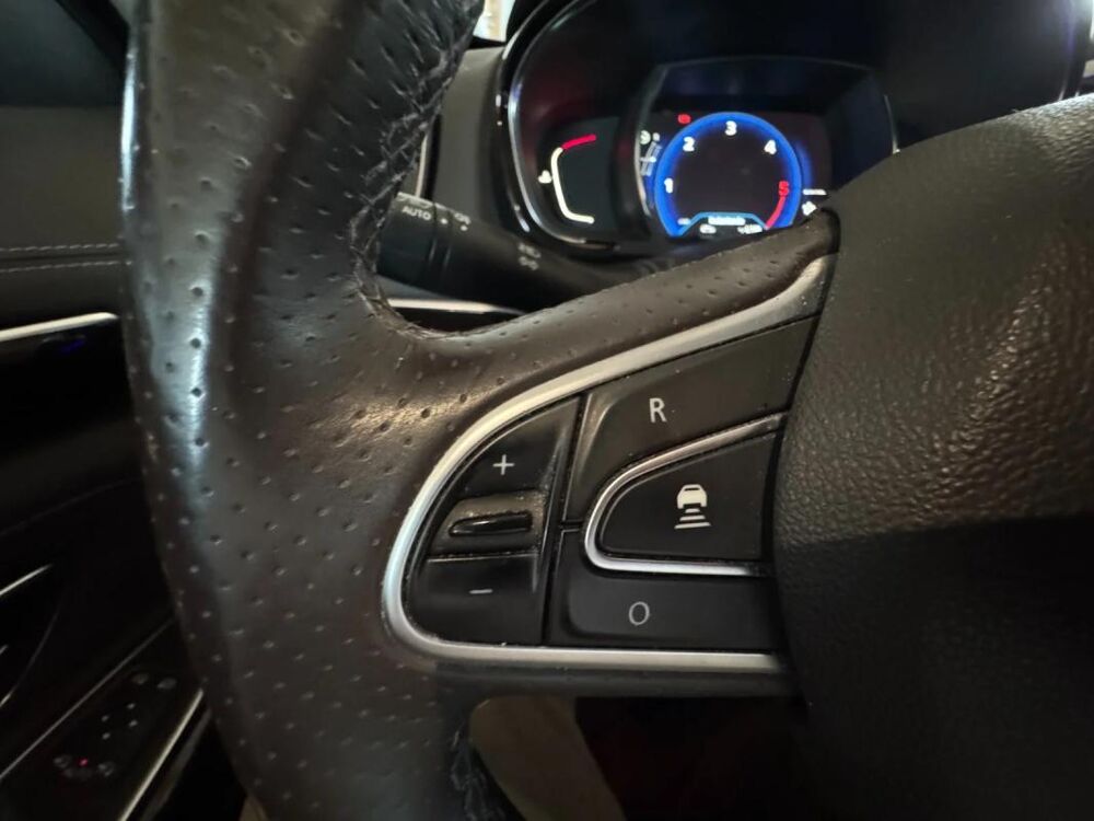 Espace V dCi 160 Energy Twin Turbo Initiale Paris EDC 2016 occasion 56120 Les Forges De Lanouee