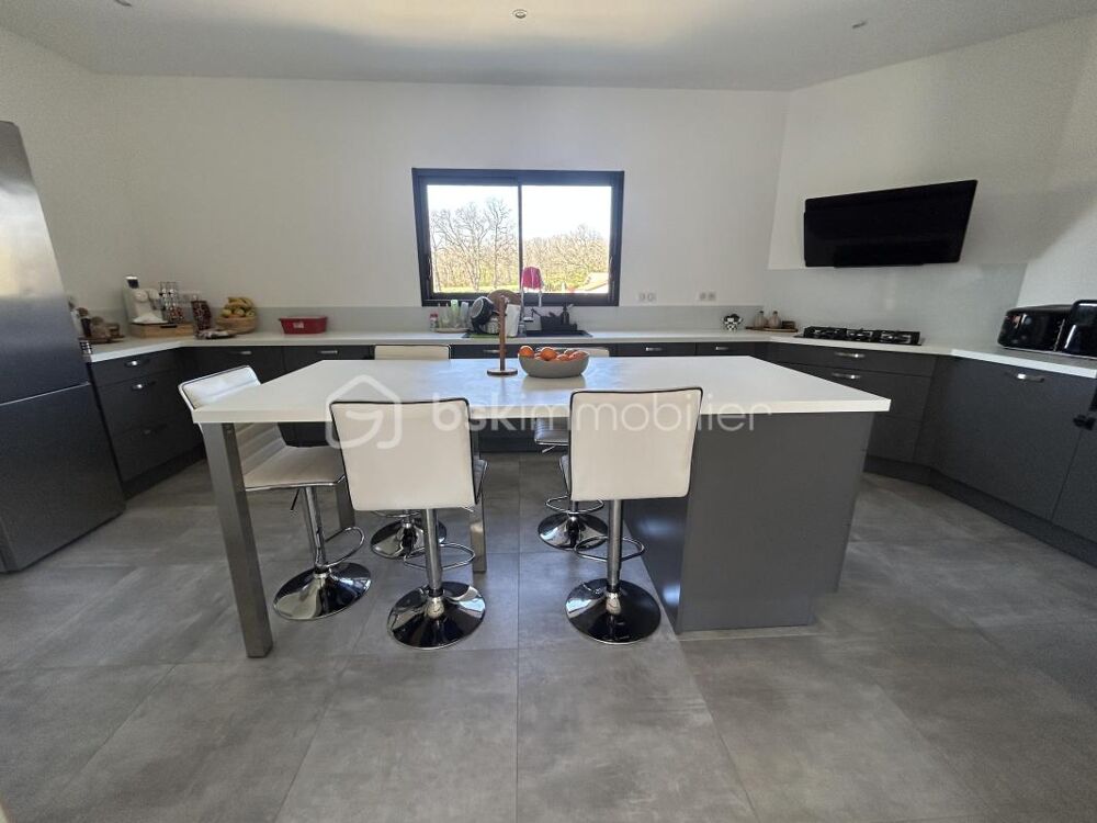 SUPERBE MAISON RECENTE - GARANTIES DECENNALES- 4 CHAMBRES-DOUBLE GARAGE - PISCINE