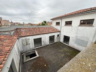  Immeuble à vendre 922 m²