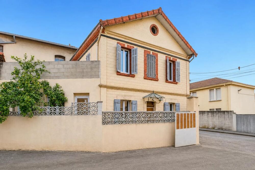Vente Maison Maison de 183 m² avec dépendances Marseille 15