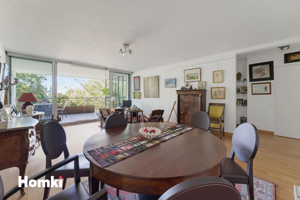 Vaste appartement T4 avec vue sur la Garonne et Bordeaux