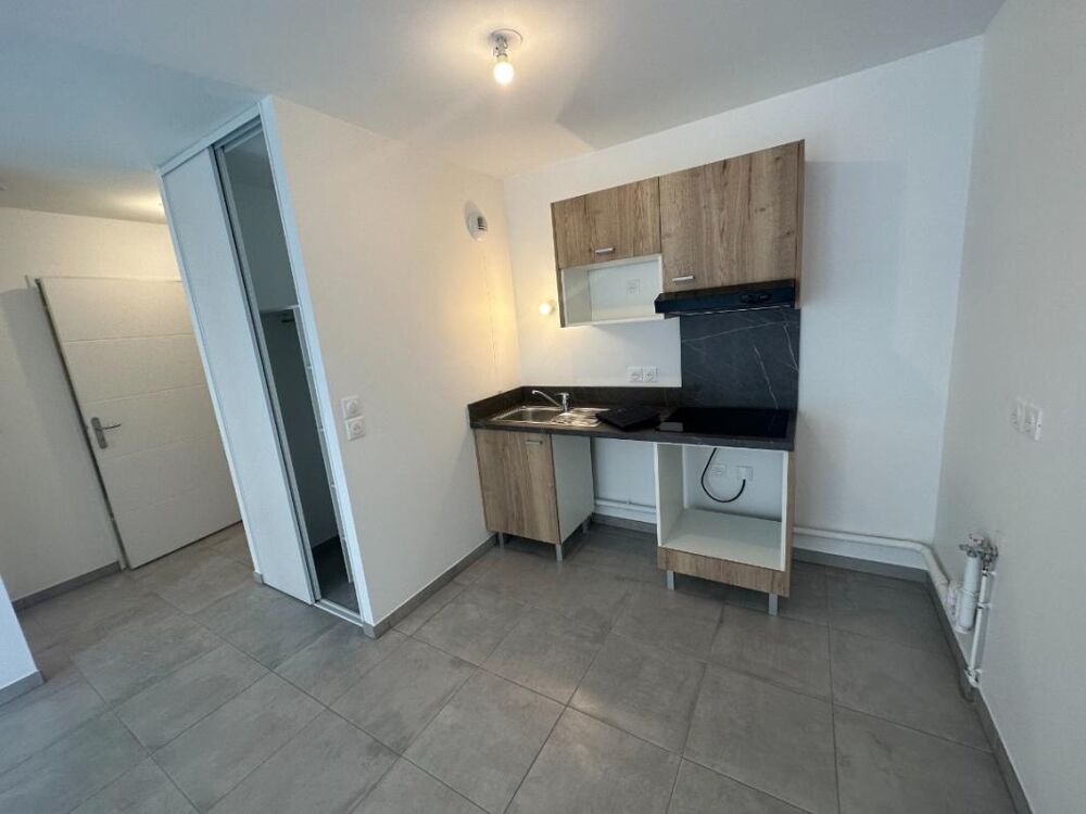 Location Appartement T2 avec jardin, terrasse et parking à BRON Bron