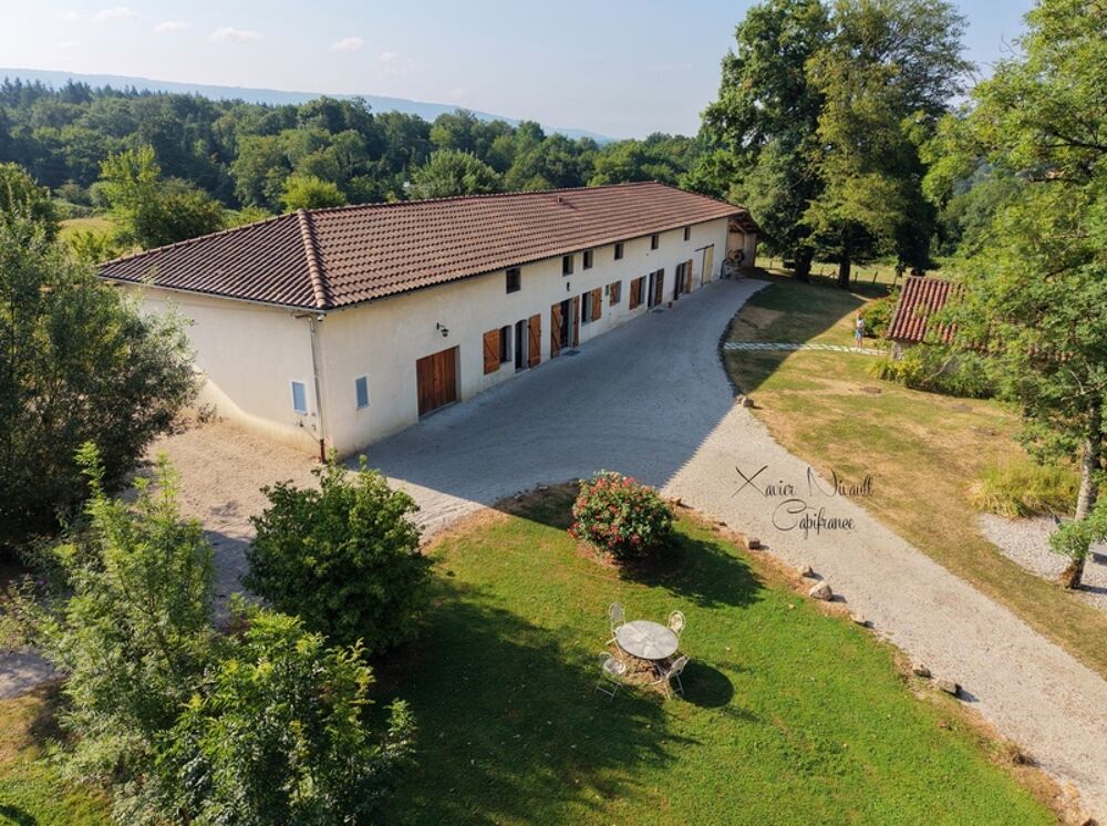 Maison 11 pièces 355 m² · à Saint Amour · 355 m² · 879 000 €