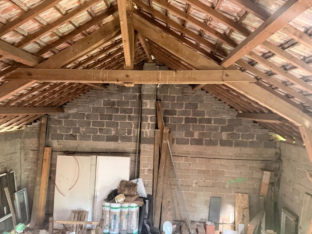 Vente Maison Ancienne grange à finir de restaurer 140m², 4 chambres, sur 1,2 hectares de terrain, 79 000 € Saint sulpice le dunois