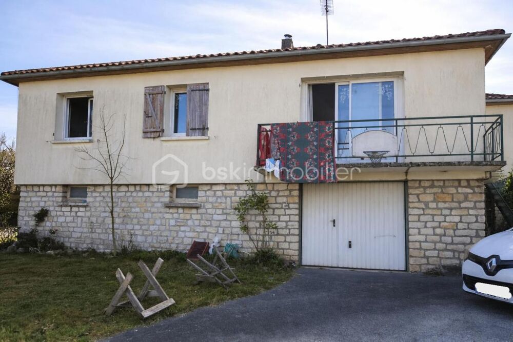 Maison à rénover avec sous-sol complet sur terrain clos de 806 m²
