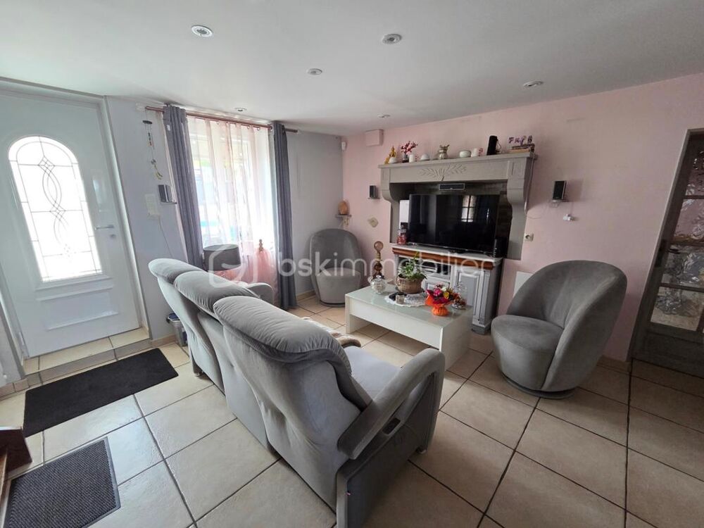 Magnifique Maison de village de 126m² avec double garage, piscine hors sol et dépendance à Germigny sur Loire