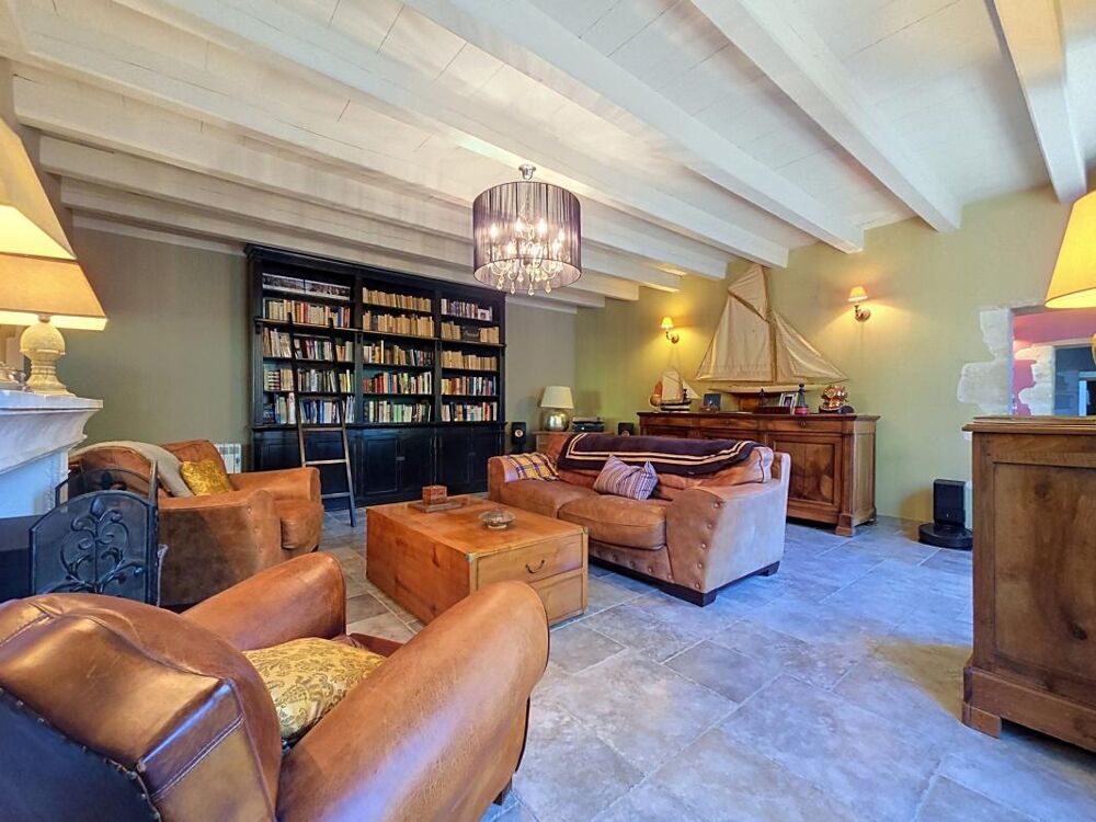 à vendre  Propriété/château Bernay-Saint-Martin (17330)