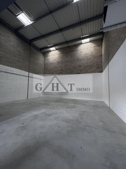 ENTREPOT 233 M&sup2; A LOUER BUSSY SAINT MARTIN 2592 77600 Bussy saint martin