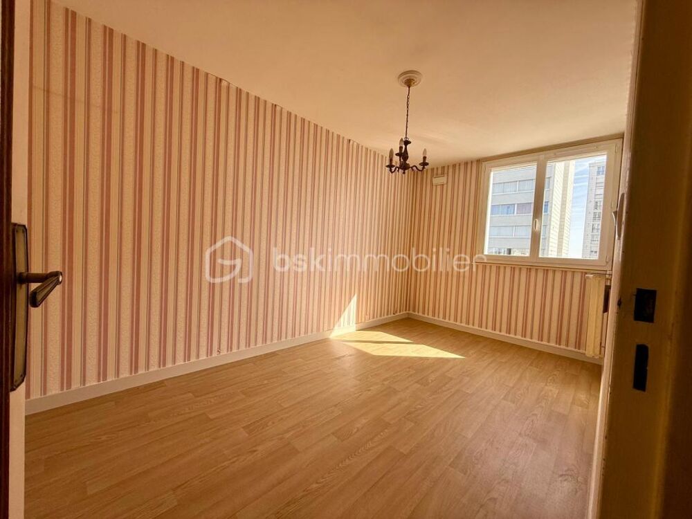 Nouveau prix pour cet appartement, Séjour lumineux, trois chambres, 6ème étage dans résidence privée, sécurisée