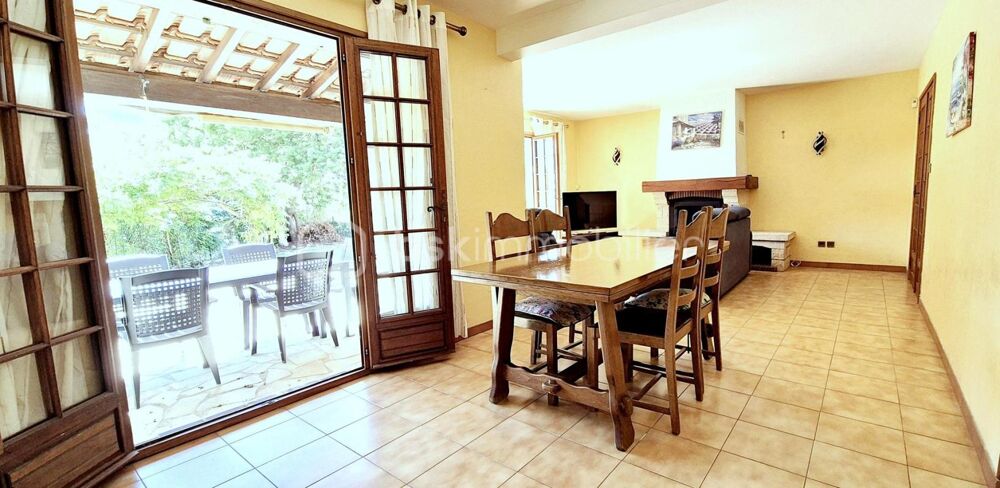 Vente Villa PLAGE A PIED -- VILLA DE 100m² env -- 3 ch -- SUITE PARENTALE de plain pied -- PISCINE Bormes les mimosas