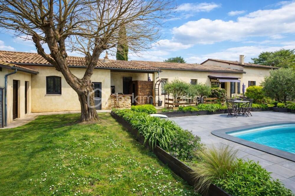 Maison 10 pièces 370 m² · à Montpon Menesterol · 370 m² · 359 000 €