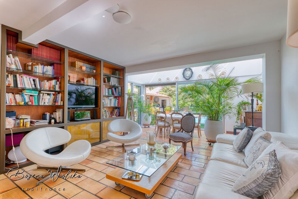 Vente Maison Maison de charme - T6 à vendre avec jardin, piscine, garage et atelier à Istres ( 13) Istres