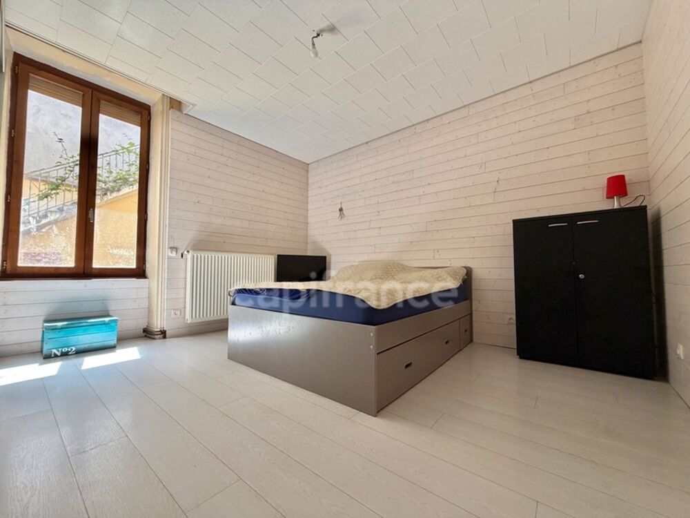 APPARTEMENT 61 M2, 2 CHAMBRE, COUR DE 80 M2, GARAGE, FIBRE OPTIQUE, DOUBLE VITRAGE + VOLETS ROULANTS, CAVE DE 31 M2, FAIBLE CHAR