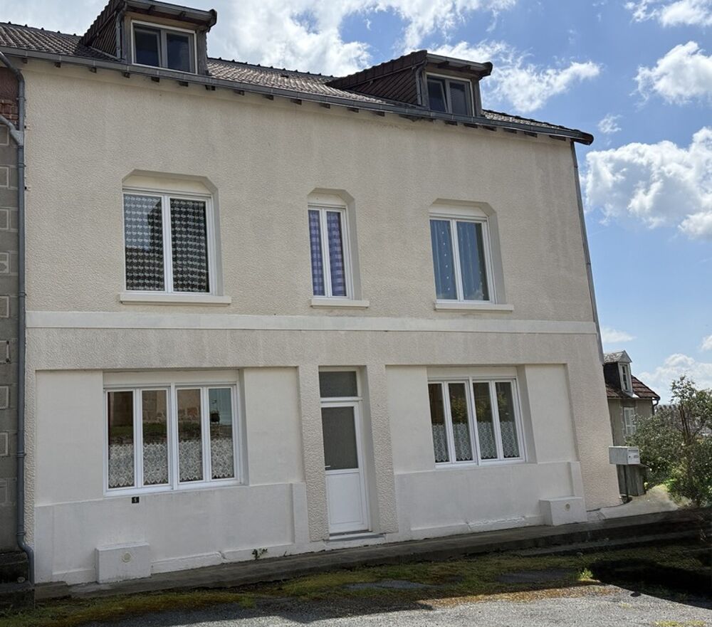 Maison de village, 300m², 10 chambres avec dépendances sur 3489m² de terrain 178 000 €