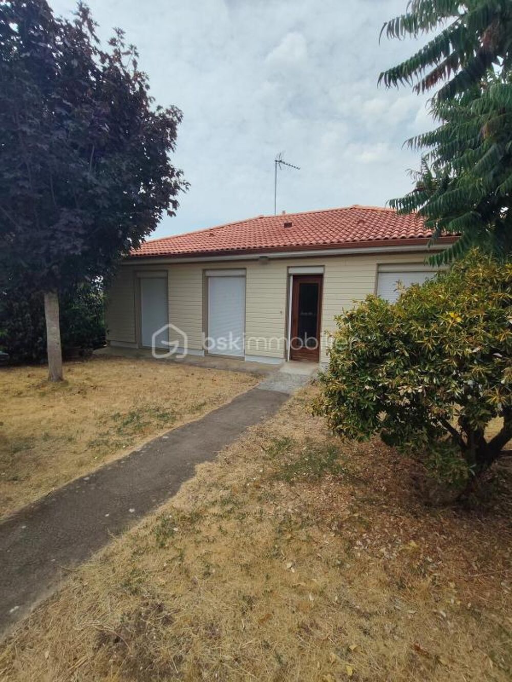 pavillon plein pied sur sous sol semi enterré