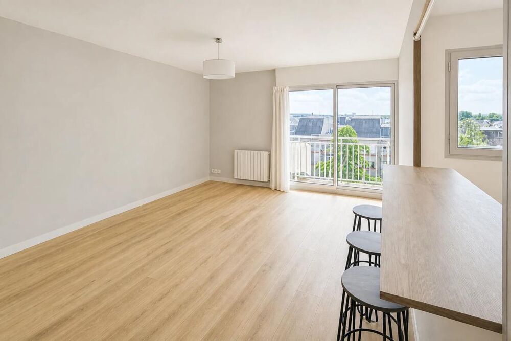Appartement lumineux sous les toits, La Riche