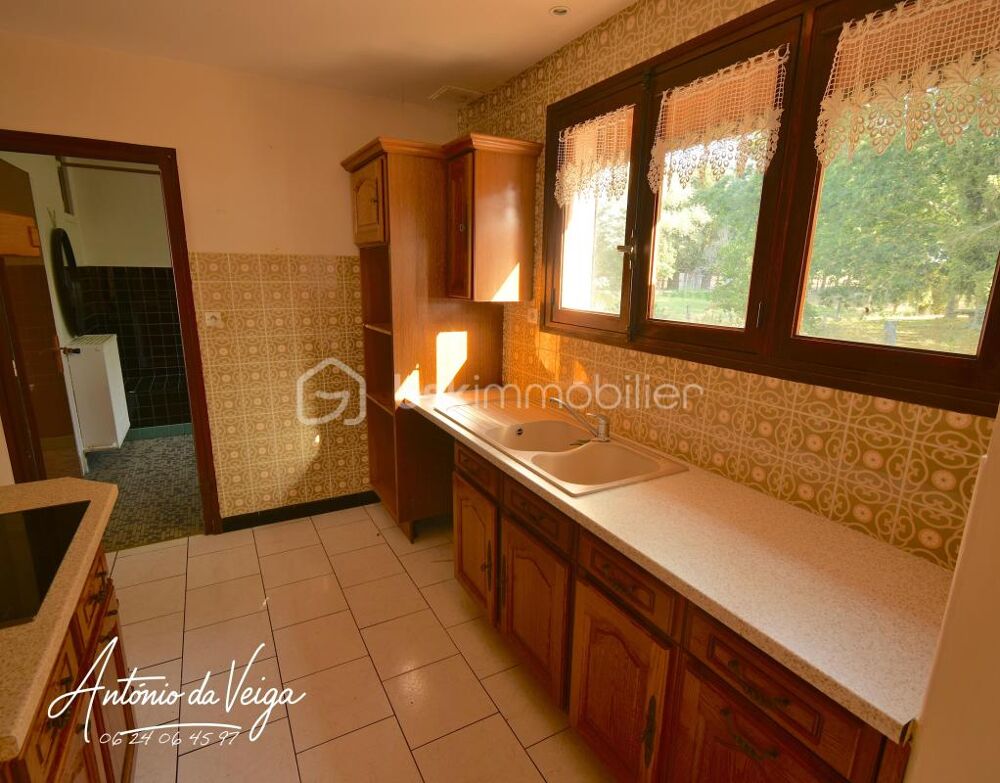 ? Maison de campagne  3 chambres, dépendances, double garage et terrain constructible denviron 3 233 m²