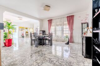  Maison à vendre 10 pièces 325 m²