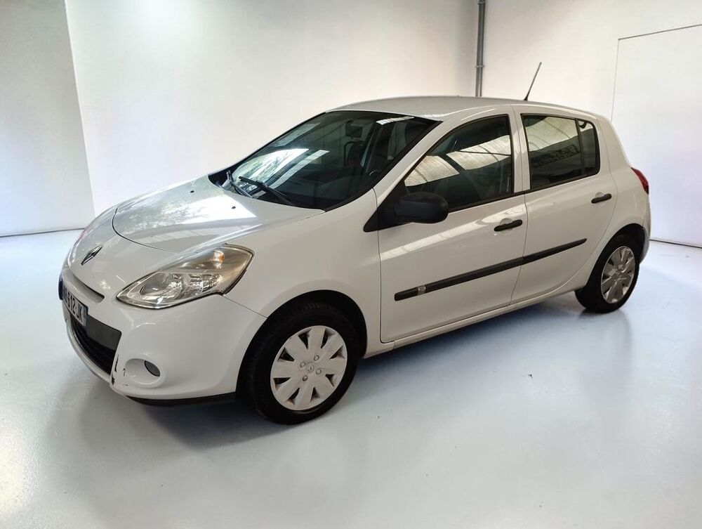 Clio III 1.5 DCI 70 AUTHENTIQUE 2009 occasion 06640 Saint-Jeannet