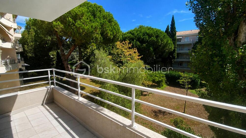 Vente Appartement FREJUS,   Bel appartement 4 pièces de standing avec double exposition, terrasses, garage et parking Frejus