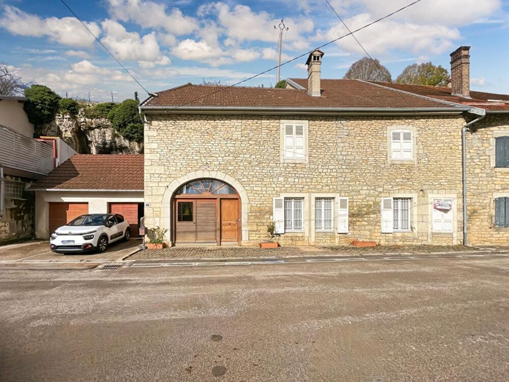 Port-Lesney - Maison en pierre de caractère - 215 m² habitables - 8 pièces - 3 chambres- Terrain 944 m²