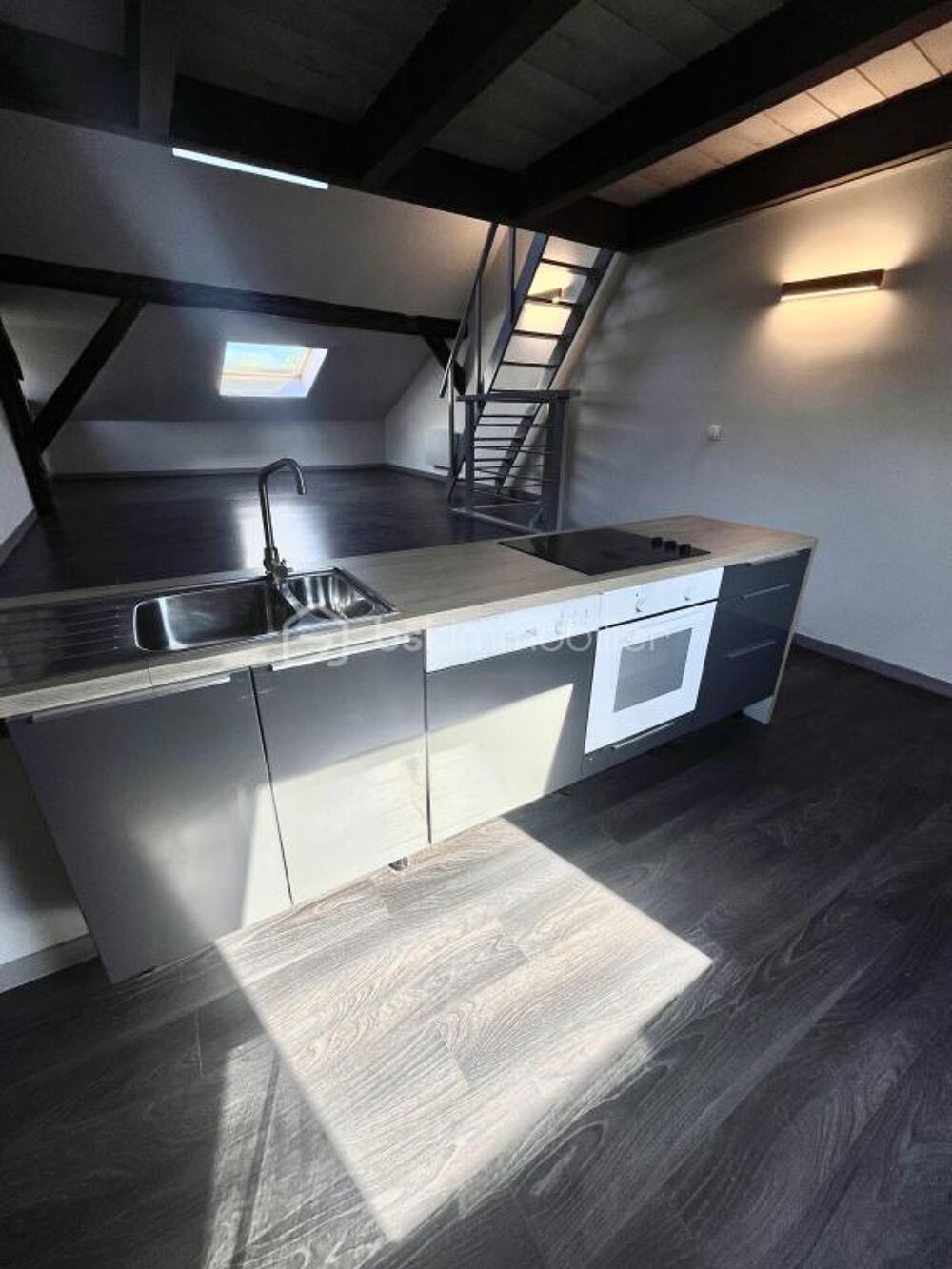 Loft T4 de 131 m² utiles dont 86 m² en loi carrez et cave