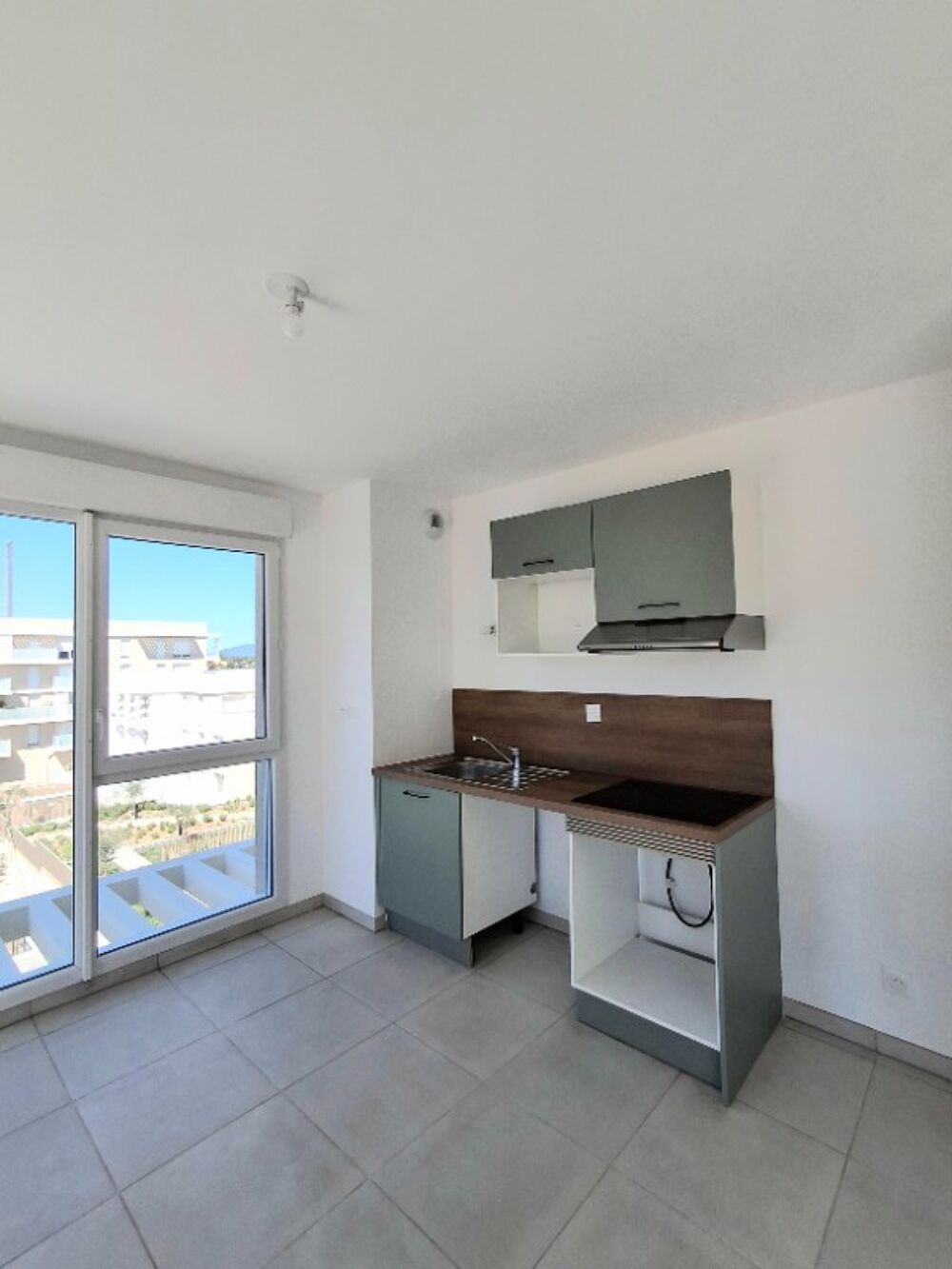T2 avec terrasse et parking à MONTEUX