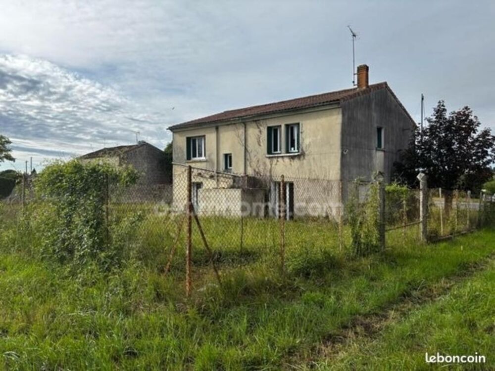 Maison 8 pièces à rénover de 200 m² avec permis accepté pour création de 2 logements  Moulidars (16290)