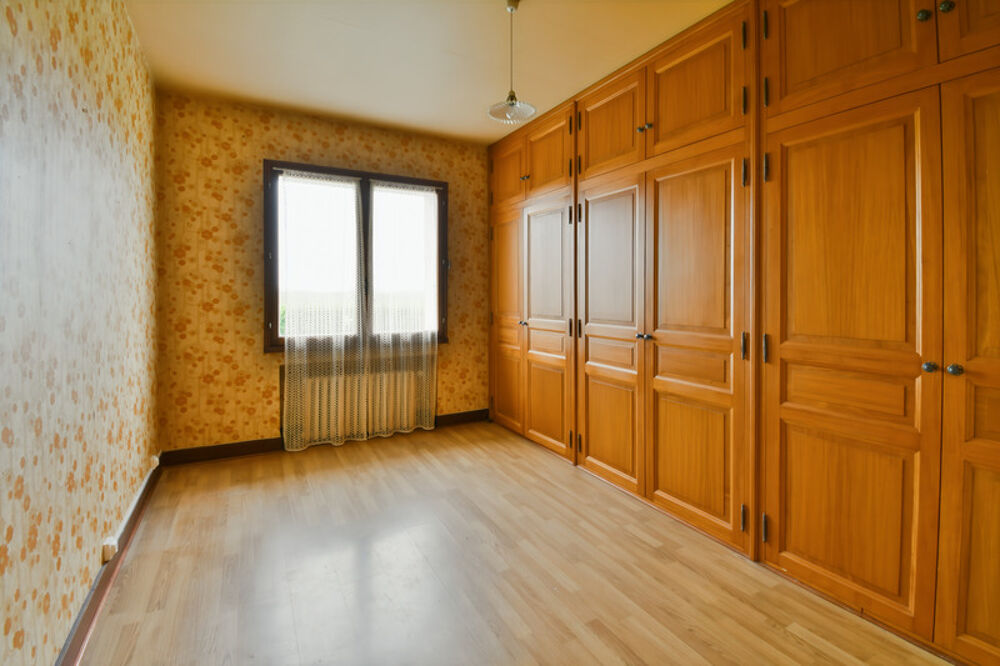 Vente Maison Maison à vendre 10 pièces TONNAY CHARENTE Proche (17)-320 m² habitables-garage- jardin 5 500 m² Tonnay charente