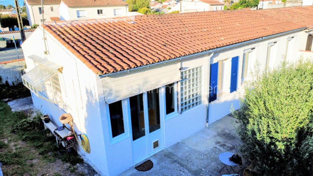 Vente Maison Maison, jardin intime, garage et beau potentiel à révéler Surgeres