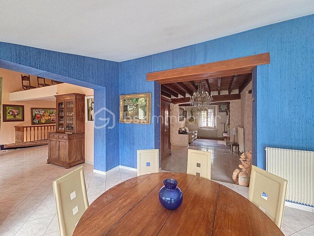 Maison de caractère  266 m²  6 chambres  Jardin