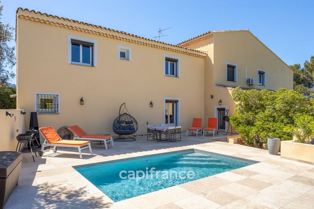 Marseille 11ème La Valentine/St Menet, Maison de 300m2 sur un Terrain de 2700m2 avec deux piscines, dépendances et garages