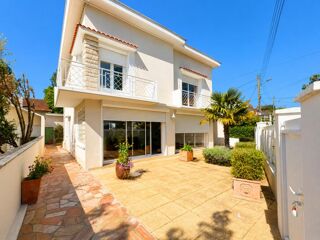  Maison à vendre 7 pièces 180 m²