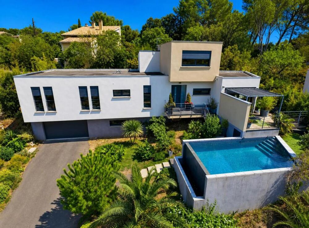 Villa moderne avec piscine à Nîmes