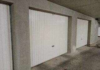  Parking / Garage à louer 13 m²