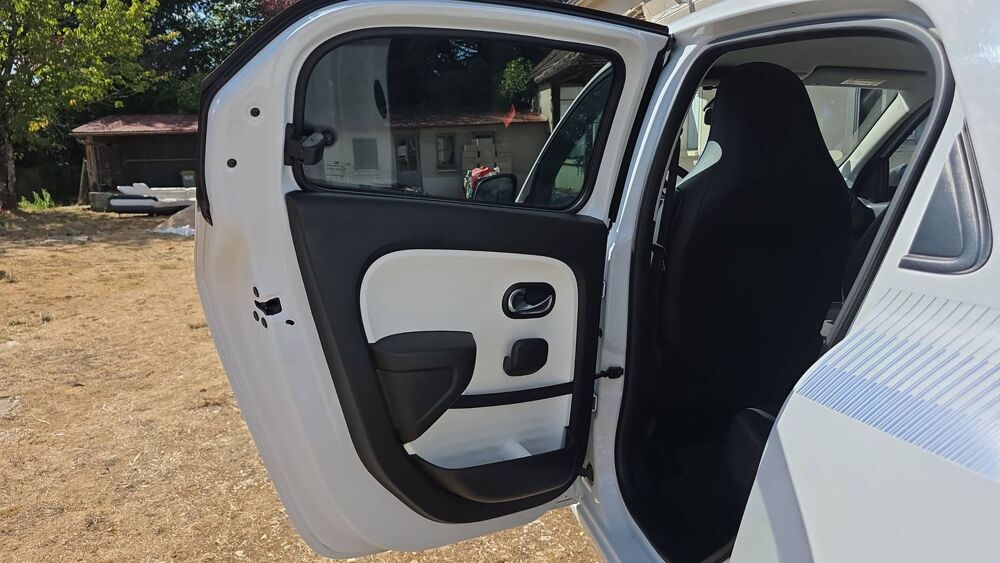Twingo 0.9 TCe 90 EDC6 Cosmic 2015 occasion 89100 Sens