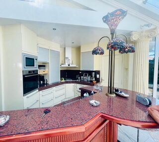  Propriété/château à vendre 6 pièces 235 m²