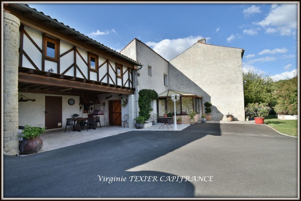 Vente Maison Dpt Charente Maritime (17),  vendre proche de SAINT JEAN D'ANGELY MAISON P9 sur 3000m de terrain avec garages Saint jean d angely