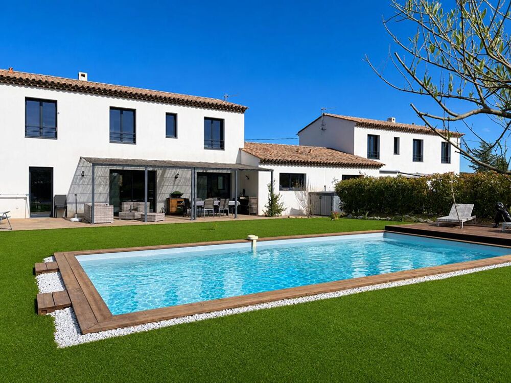 villa récente 6 p avec piscine proche A8 5 pièce(s) 140 m2
