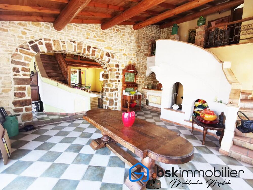 maison atypique de 208 m² SAINT-CHRISTOL-LES-ALES