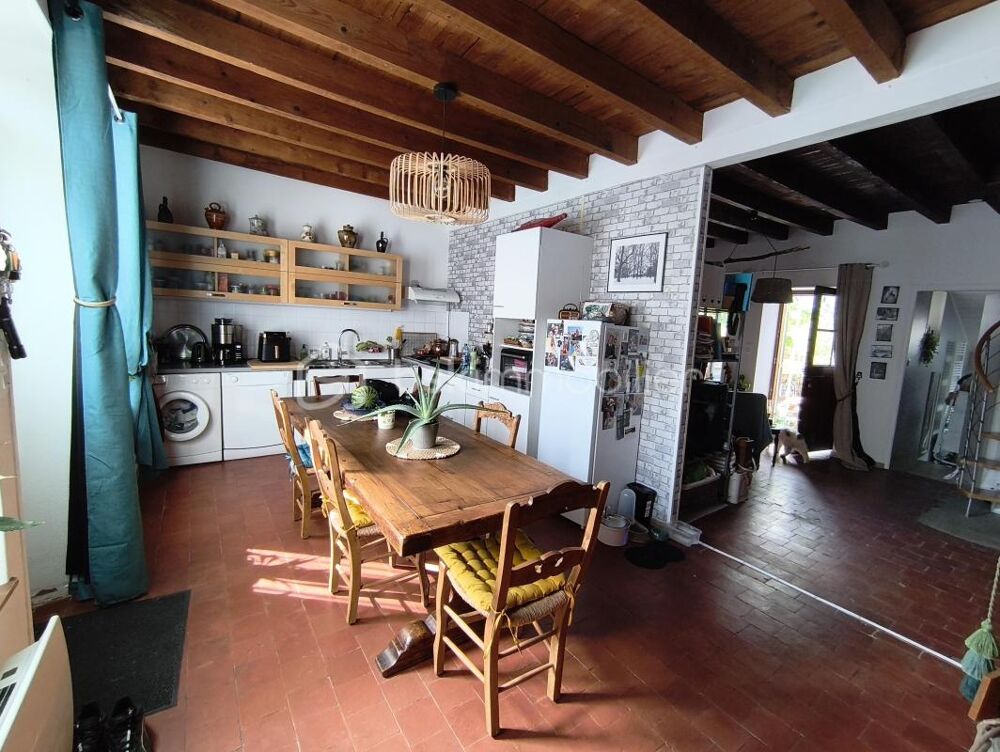 Charmante maison de village en pierre de 85m² et son jardin ensoleillé