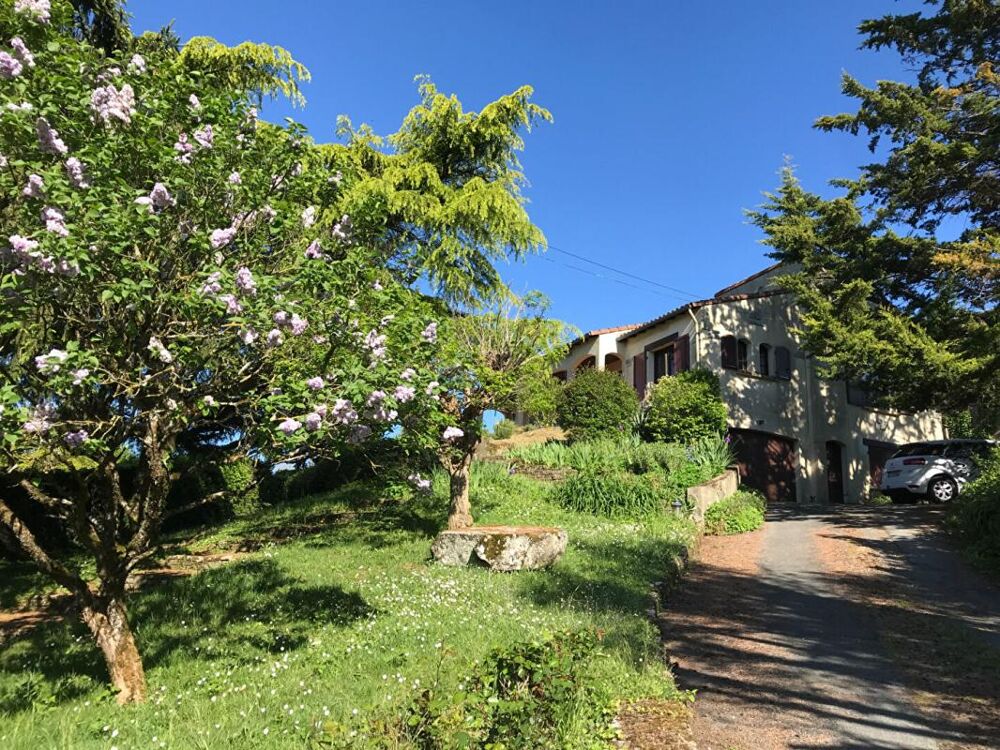 Maison Pouzauges 85700, 2 chambres plus logement