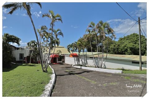 &Agrave; VENDRE � ENSEMBLE DE B&Acirc;TIMENTS &Agrave; FORT POTENTIEL COMMERCIAL - GOURBEYRE (971) 550000 97113 Gourbeyre