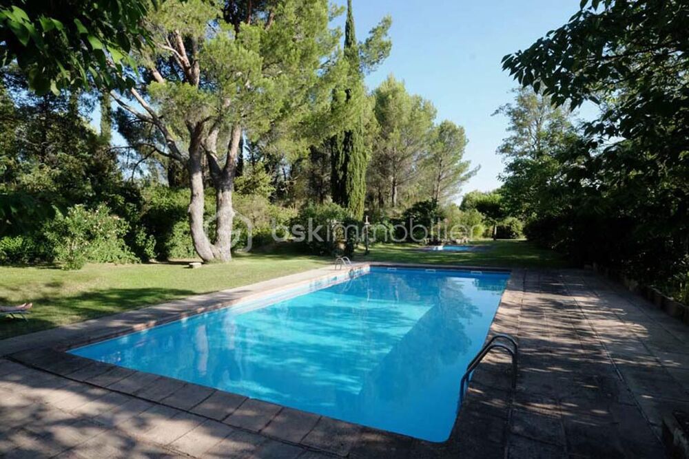 Vente Maison Mas de caractère avec piscine au sein d'un domaine naturel confidentiel Velleron