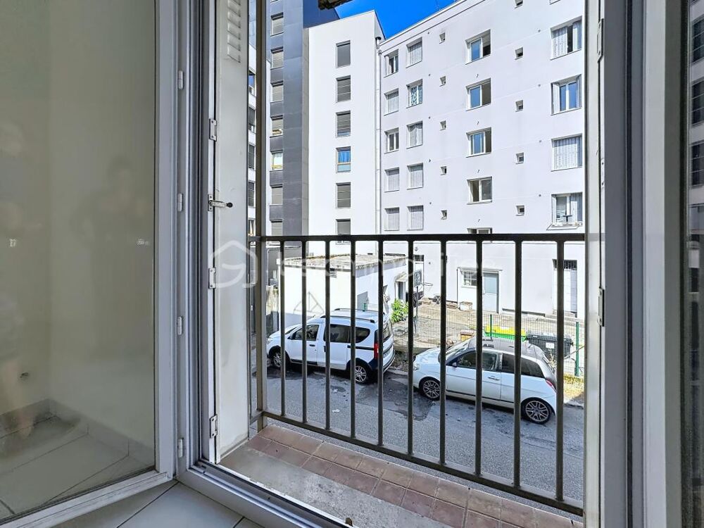 Vente Immeuble Immeuble de rapport Grenoble à deux arrêts de tramwaysde la faculté– 5 T2 + 2 locaux professionnels – DPE C Grenoble