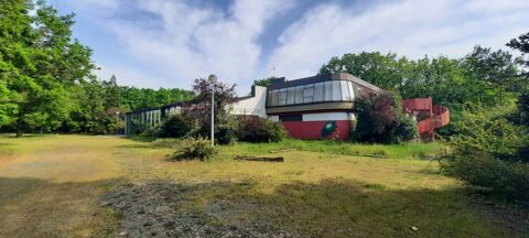   Domaine hôtelier rare entre La Rochelle et Niort, foncier exceptionnel avec parc arboré 